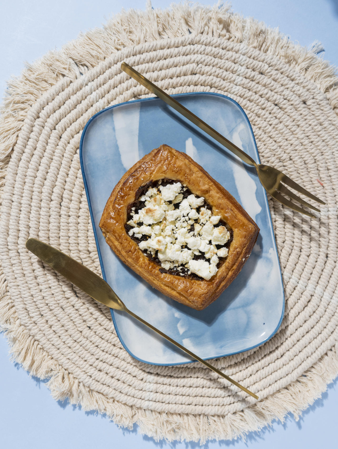 AIRY BLUE Rectangular Plate- Medium 9"