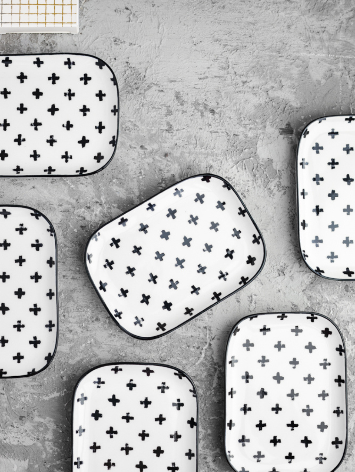 ZEUS BLACK Rectangular Plate - Small 5.5"